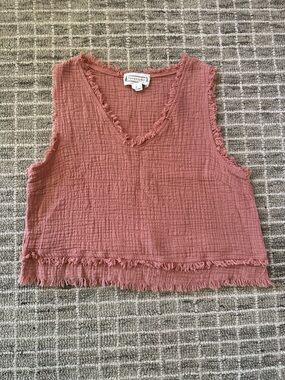 Cropped Style Frayed V-neck Tank Top